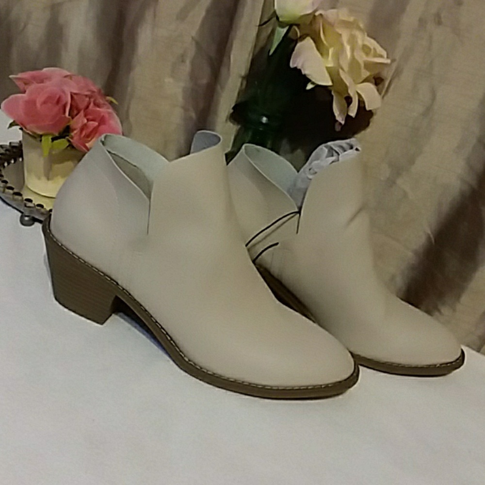 Universal Thread Booties